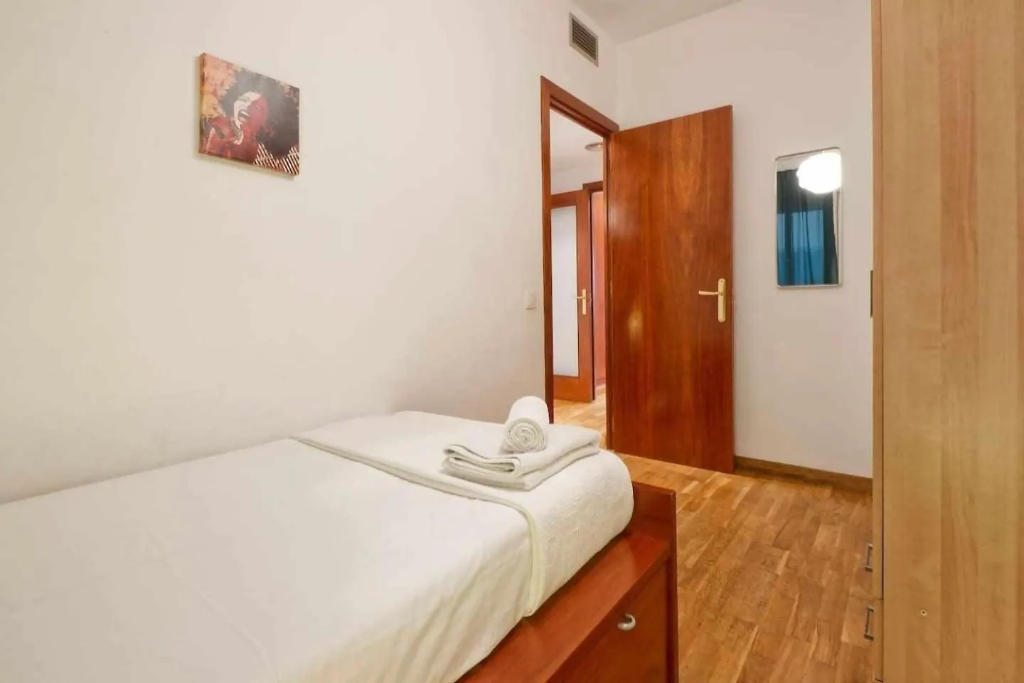 Comfortable 4 Rooms 2Bath W Balcony Barcelona Apartment
