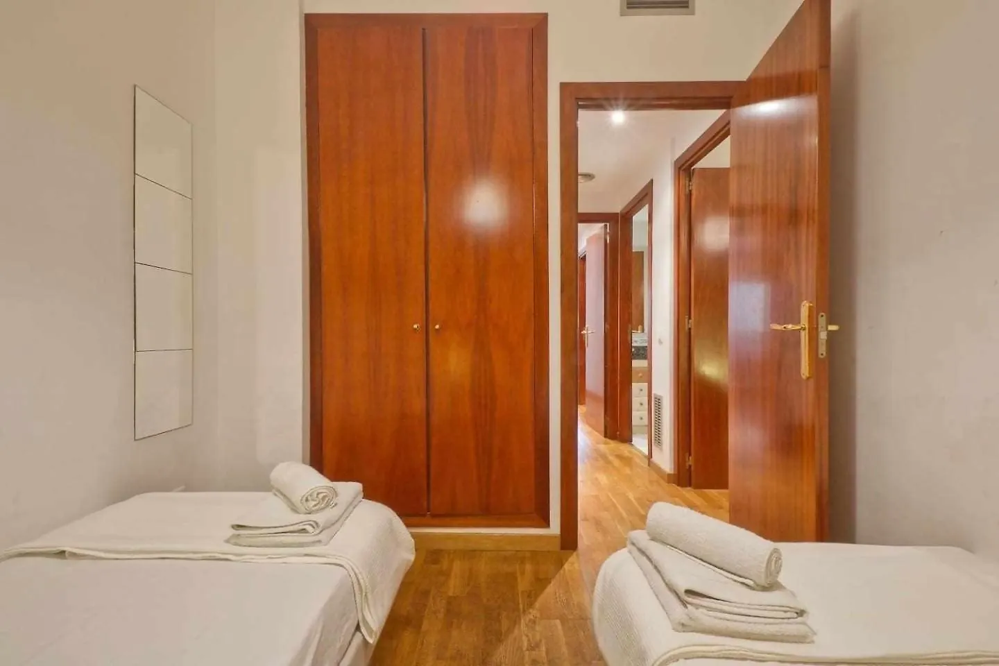 Apartment Comfortable 4 Rooms 2Bath W Balcony Barcelona