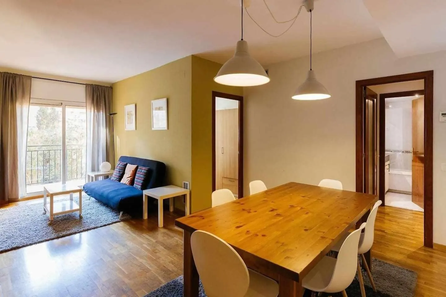 Comfortable 4 Rooms 2Bath W Balcony Barcelona