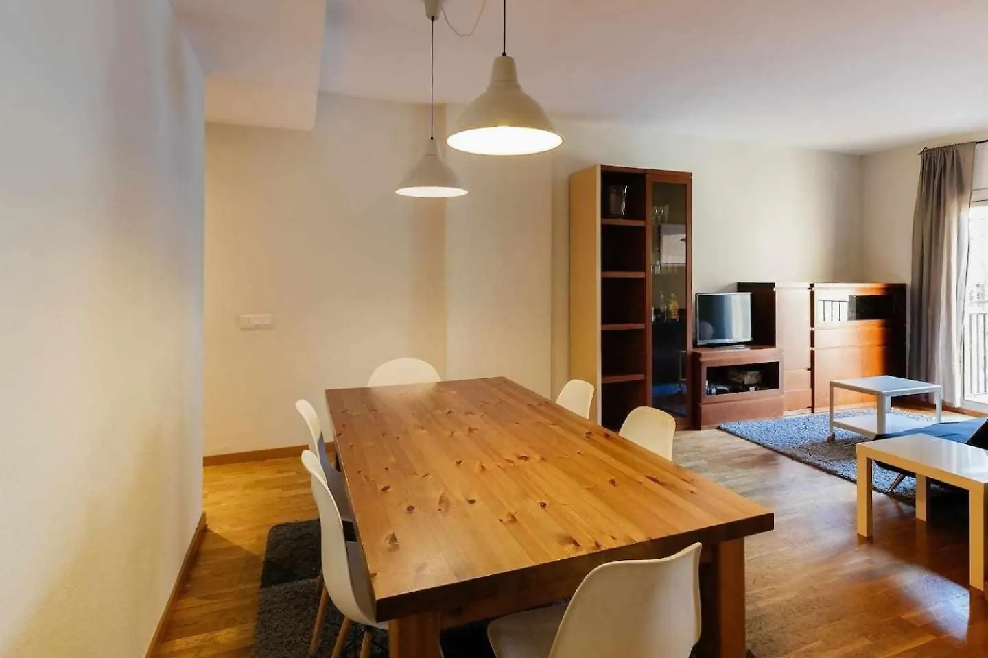 Comfortable 4 Rooms 2Bath W Balcony Barcelona Spain