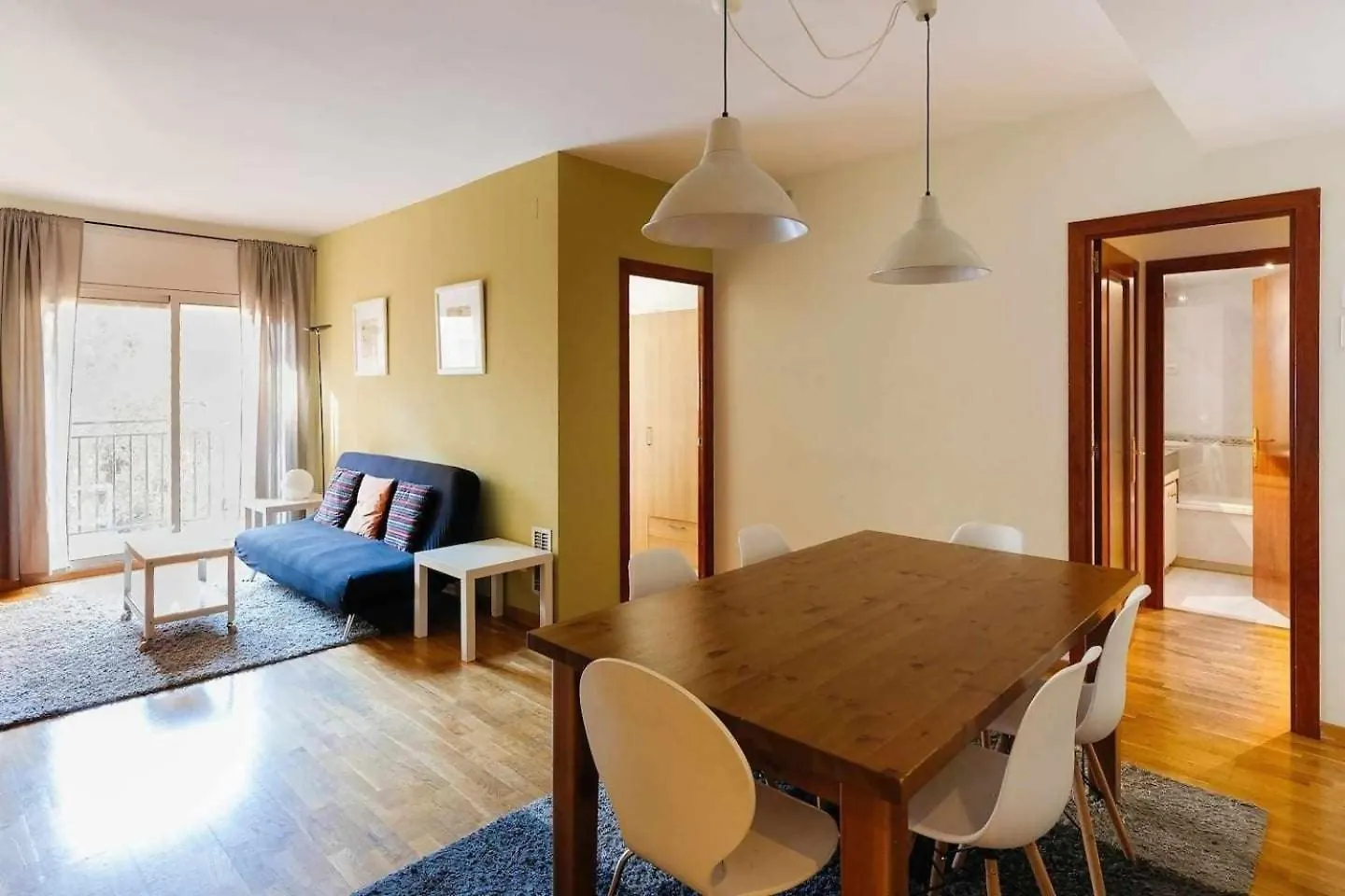 Comfortable 4 Rooms 2Bath W Balcony Barcelona Apartment