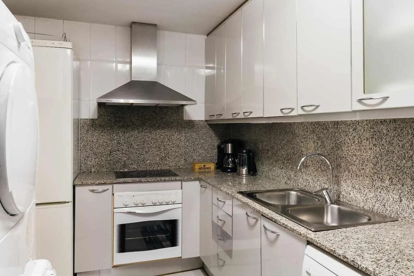 Comfortable 4 Rooms 2Bath W Balcony Barcelona 0*,  Spain