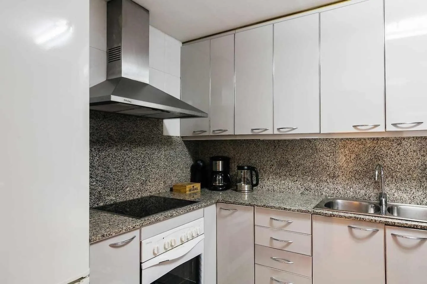 Apartment Comfortable 4 Rooms 2Bath W Balcony Barcelona Spain