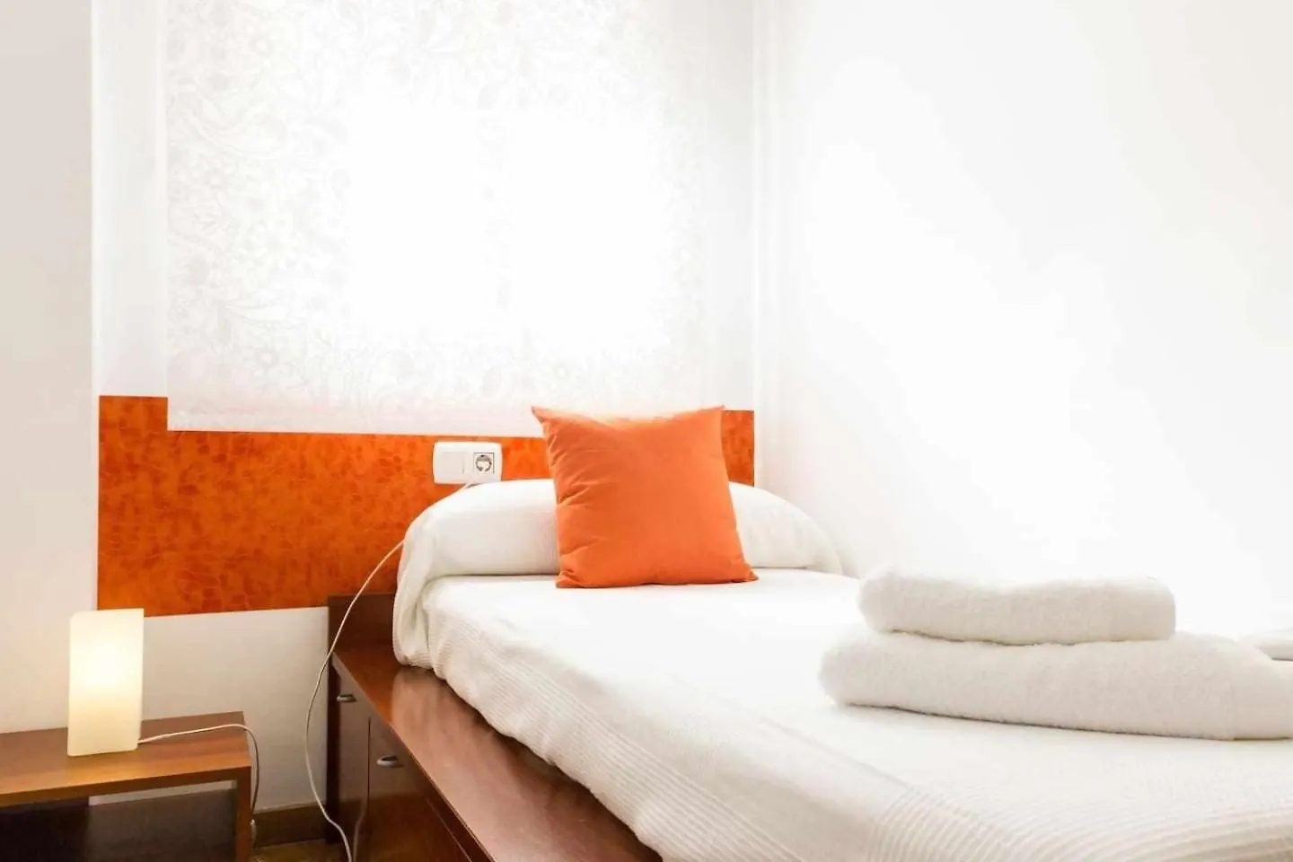 Comfortable 4 Rooms 2Bath W Balcony Barcelona