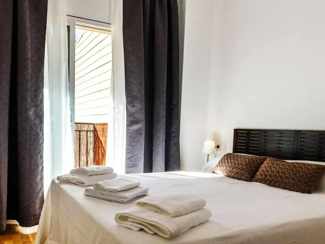 Comfortable 4 Rooms 2Bath W Balcony Barcelona Spain