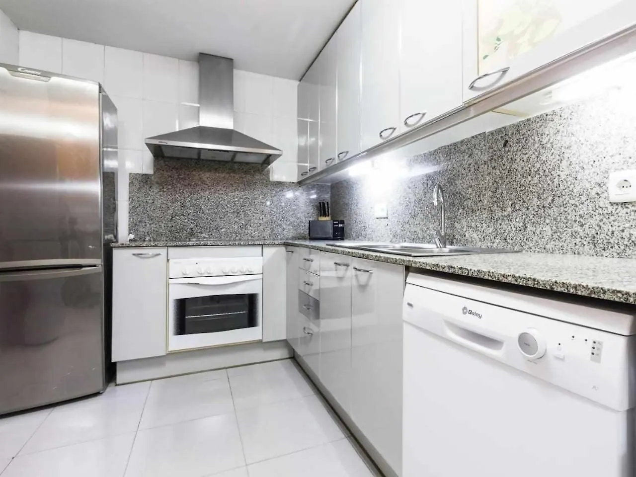 Apartment Comfortable 4 Rooms 2Bath W Balcony Barcelona