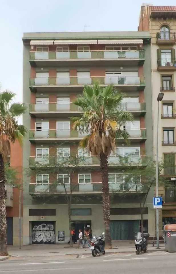Comfortable 4 Rooms 2Bath W Balcony Barcelona Apartment